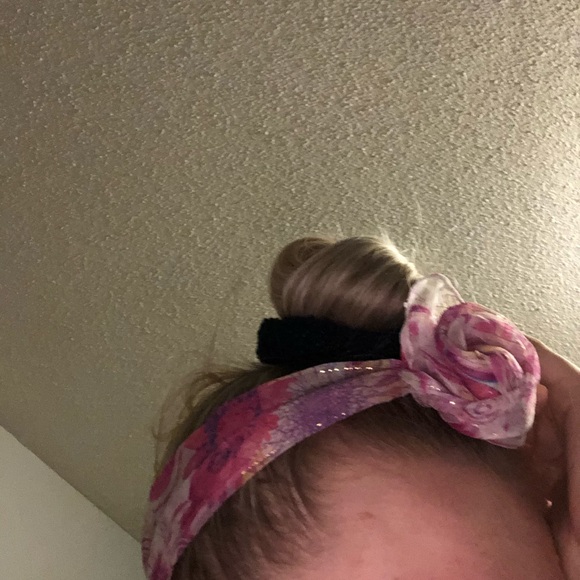 Scarf - Picture 2 of 4